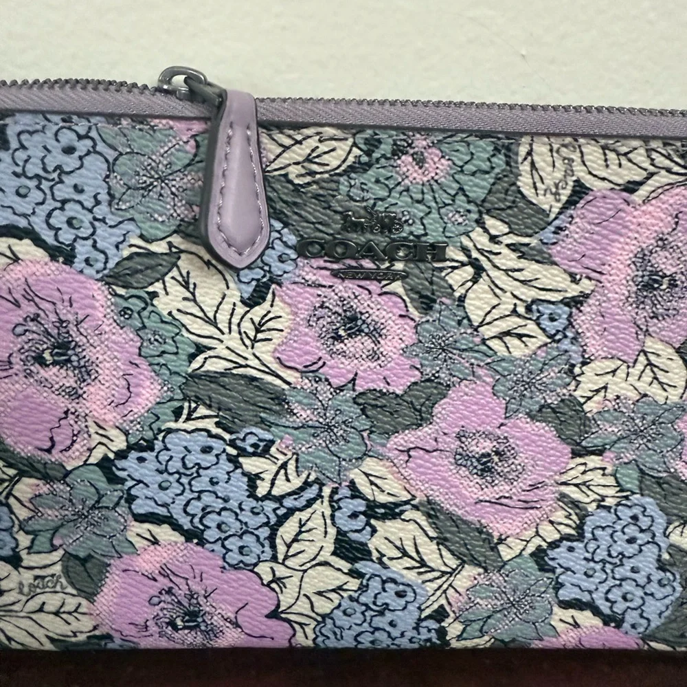 Coach NWT Floral Wristlet Clutch - Lilac and Blue medium wristlet - Picture 2 of 11